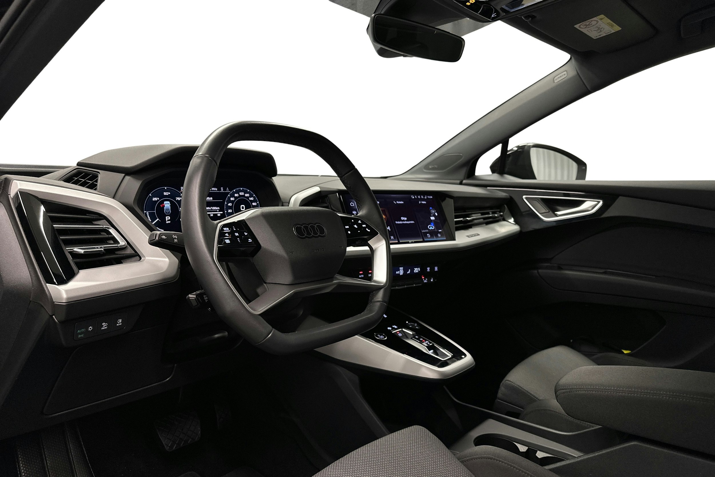 musta Audi Q4 e-tron 2024 kuva 7.
