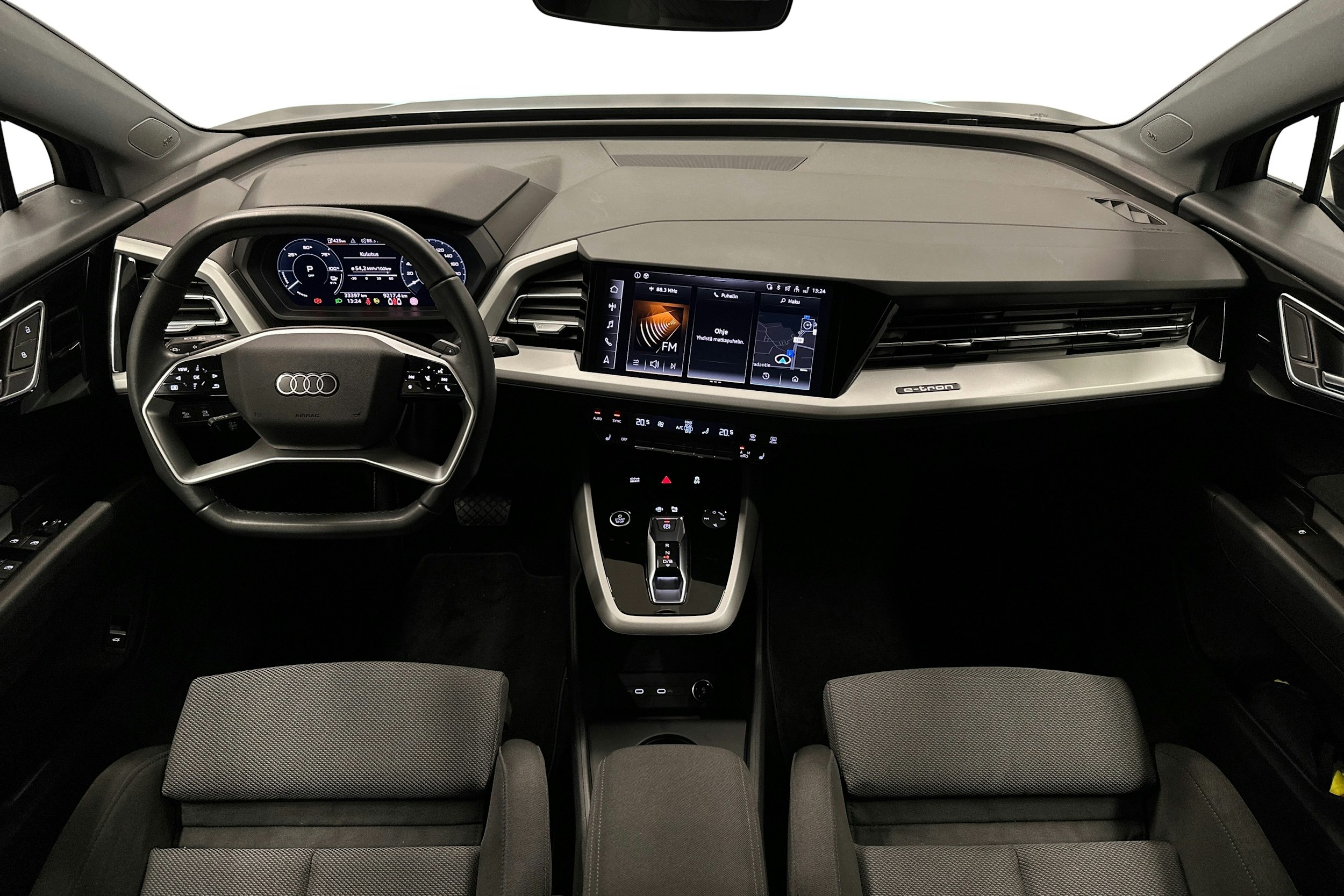 musta Audi Q4 e-tron 2024 kuva 9.