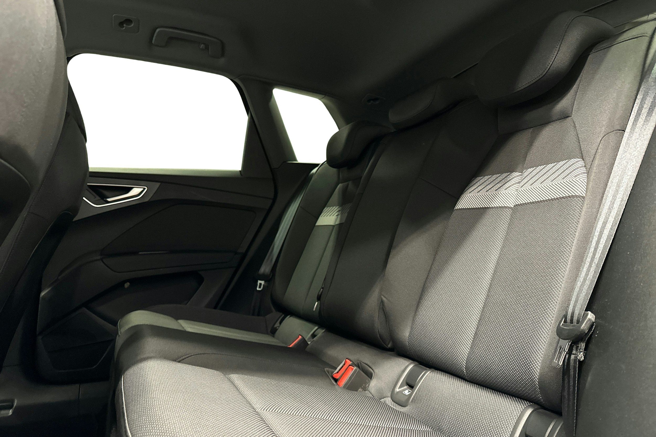 musta Audi Q4 e-tron 2024 kuva 10.