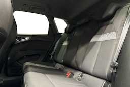 musta Audi Q4 e-tron 2024 kuva 10.