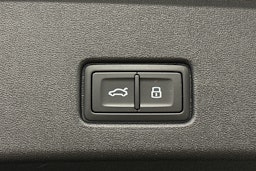 musta Audi Q4 e-tron 2024 kuva 15.