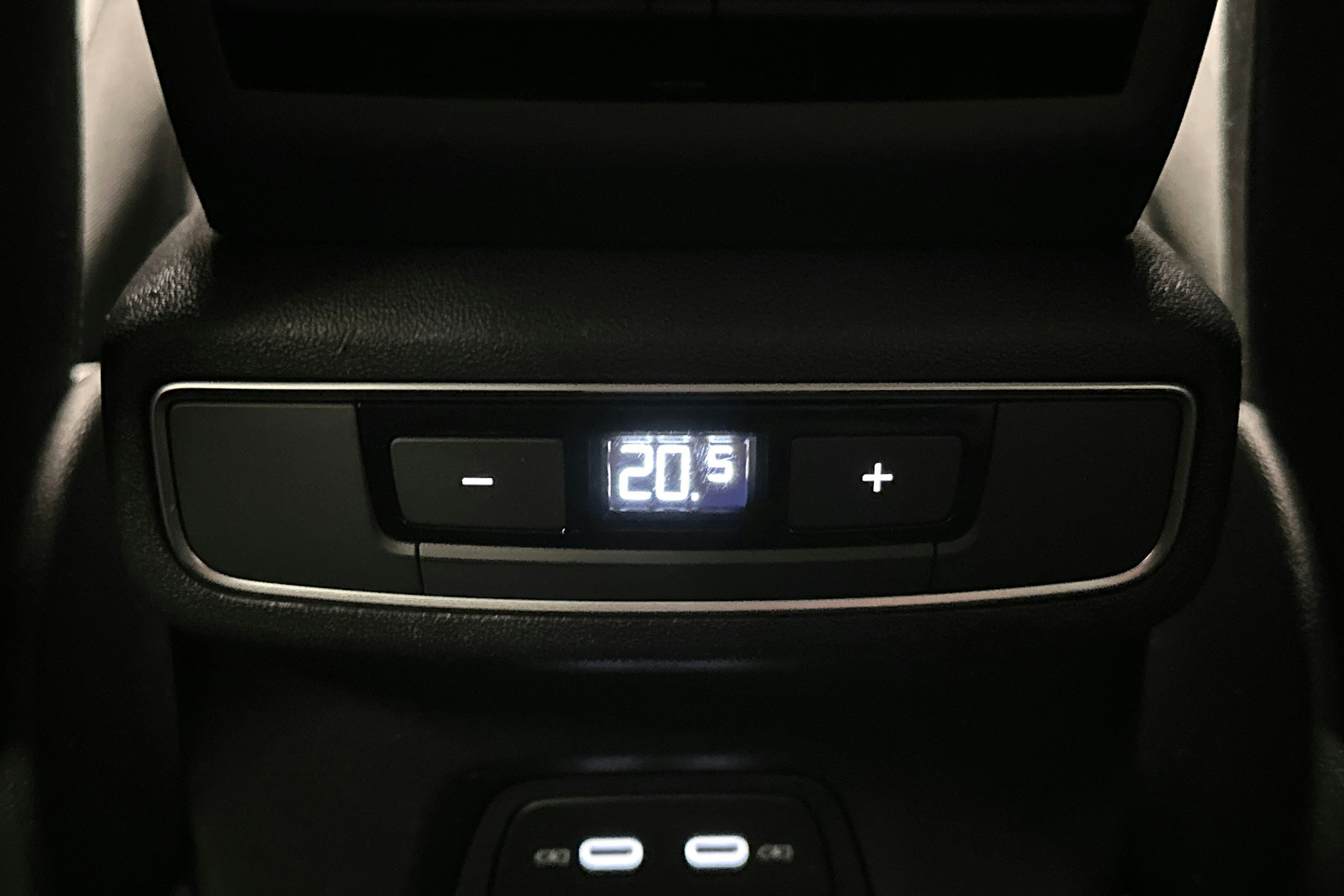 musta Audi Q4 e-tron 2024 kuva 16.