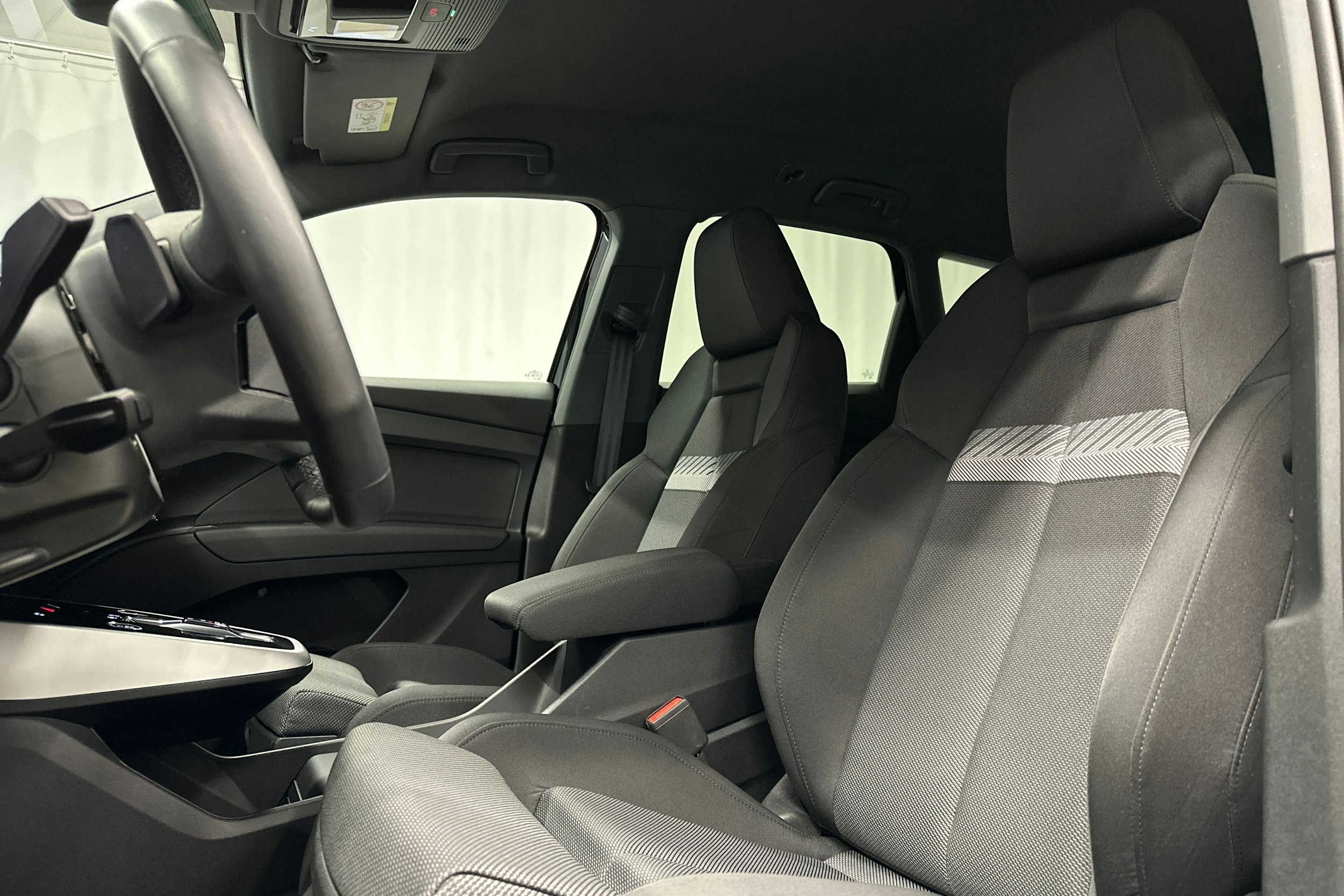 musta Audi Q4 e-tron 2024 kuva 18.
