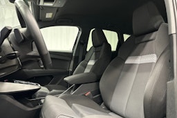 musta Audi Q4 e-tron 2024 kuva 18.