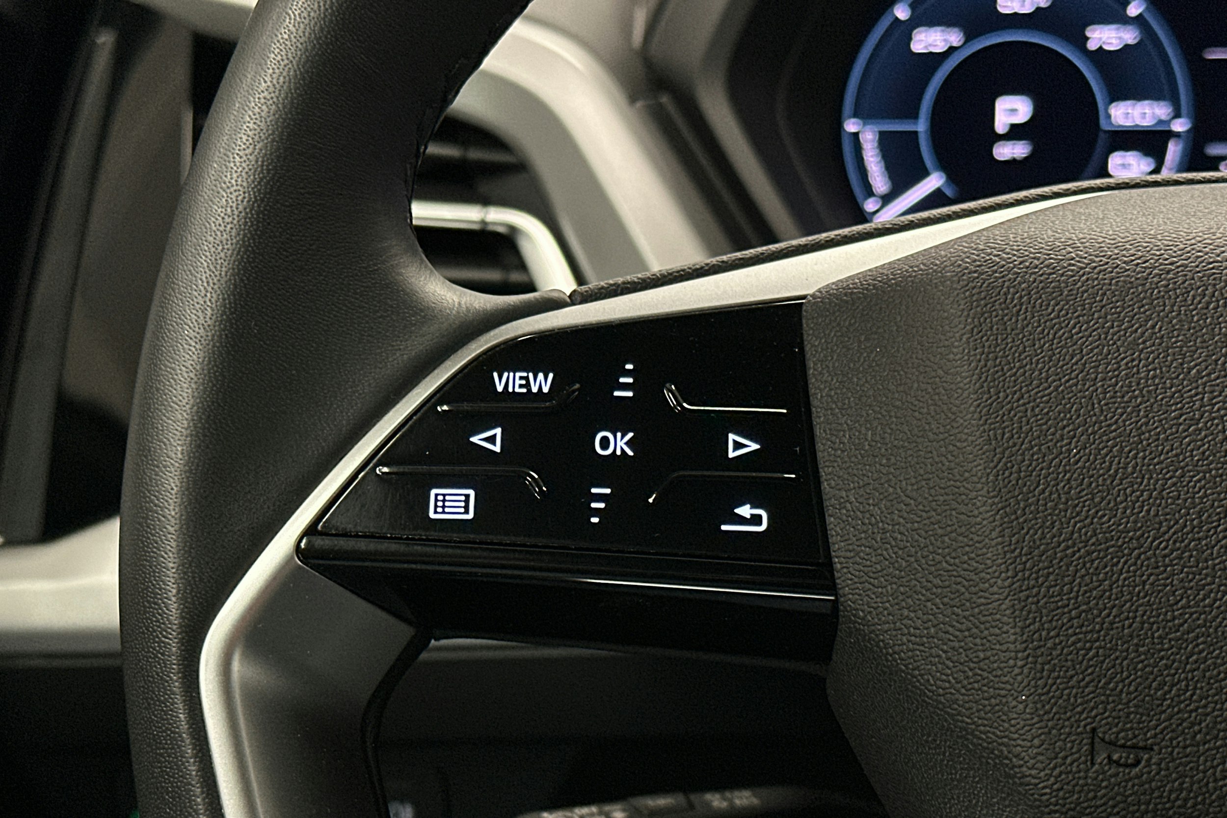 musta Audi Q4 e-tron 2024 kuva 20.