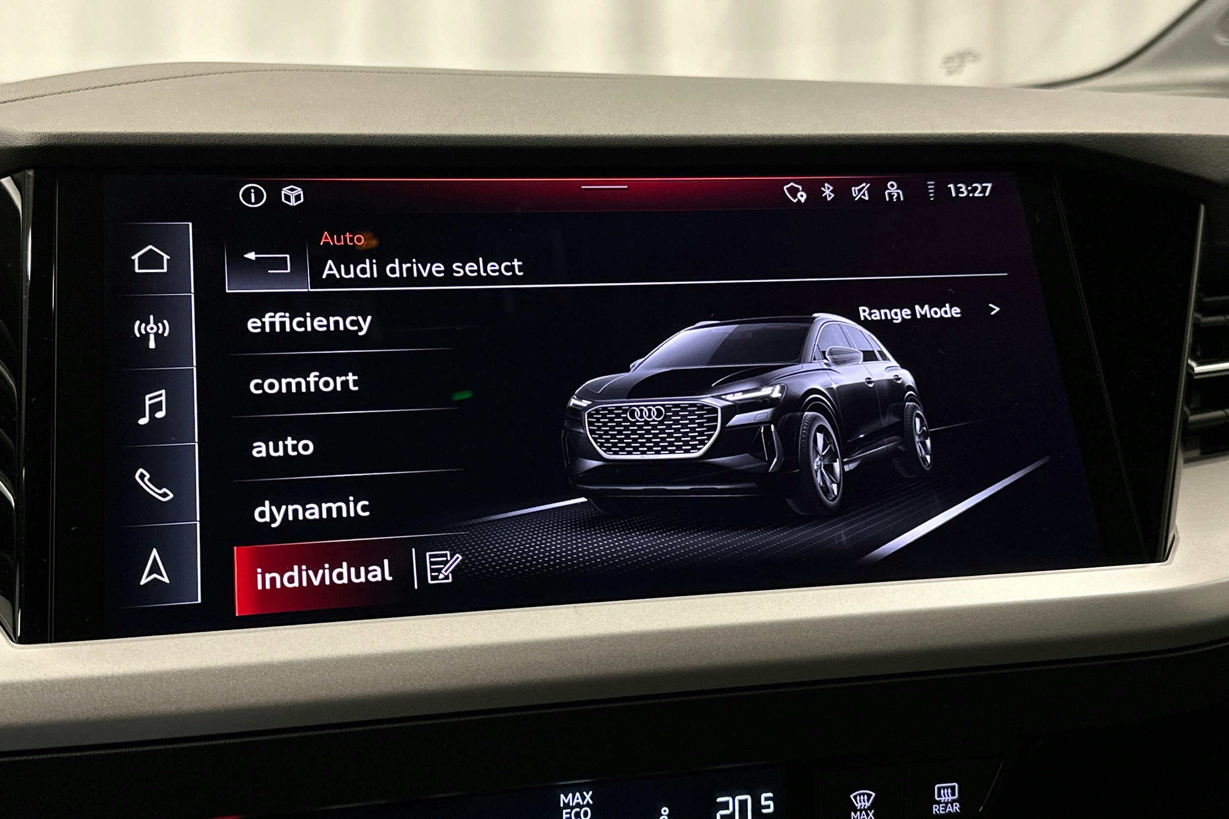 musta Audi Q4 e-tron 2024 kuva 27.
