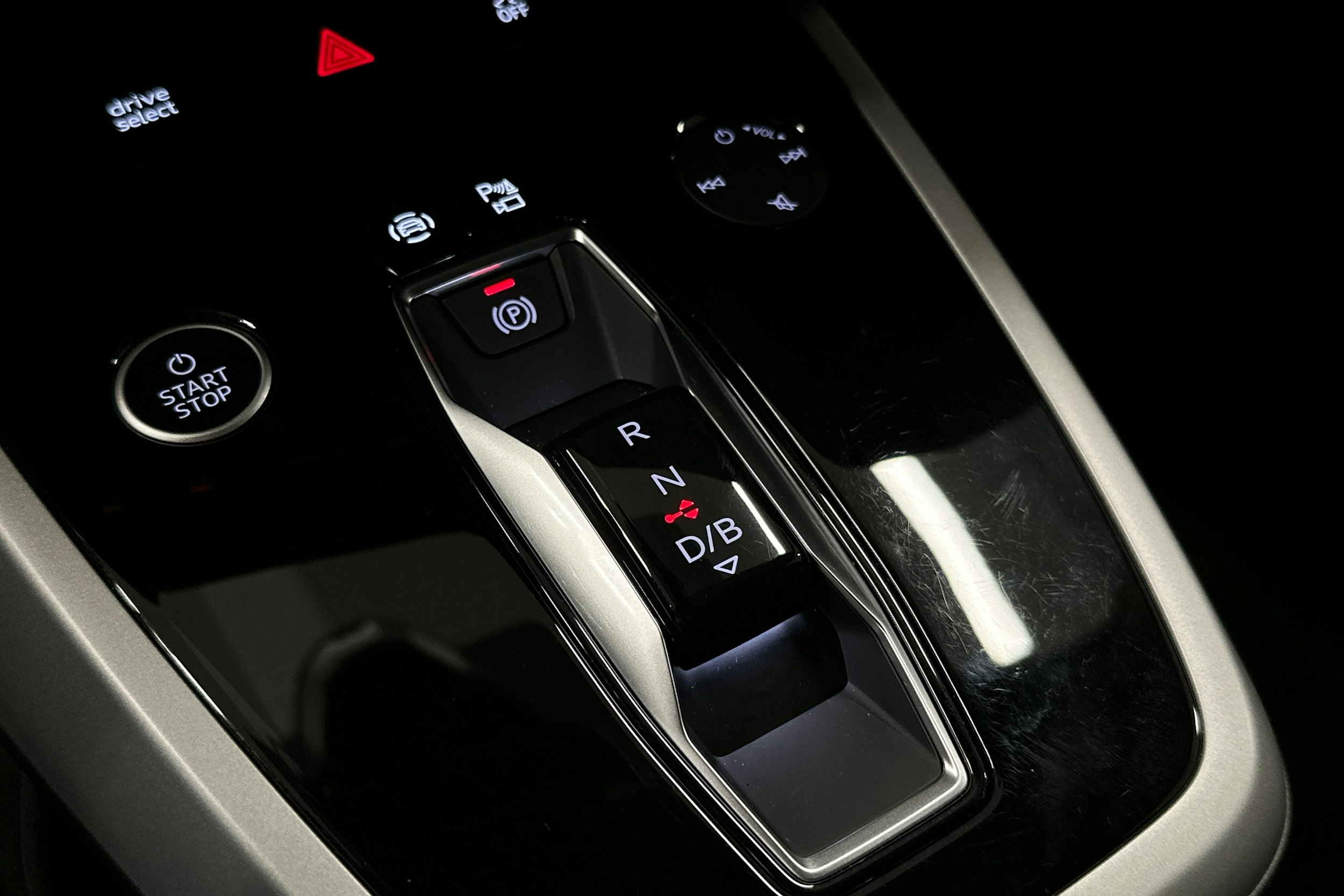 musta Audi Q4 e-tron 2024 kuva 34.
