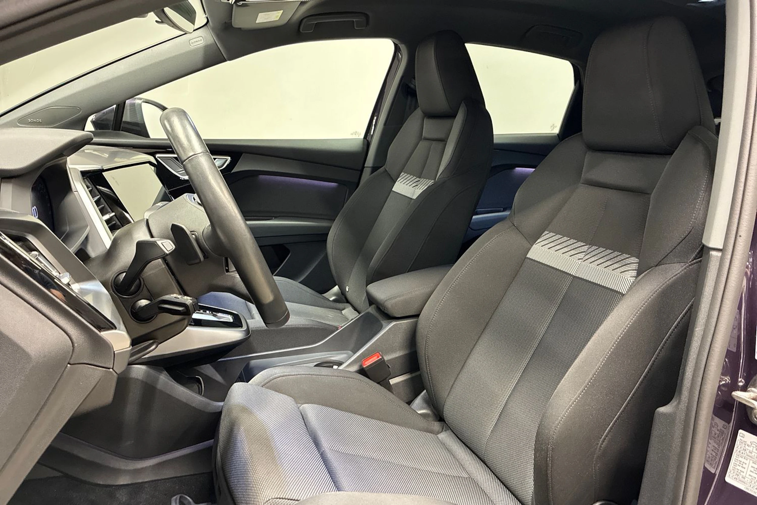 violetti Audi Q4 e-tron 2024 kuva 27.
