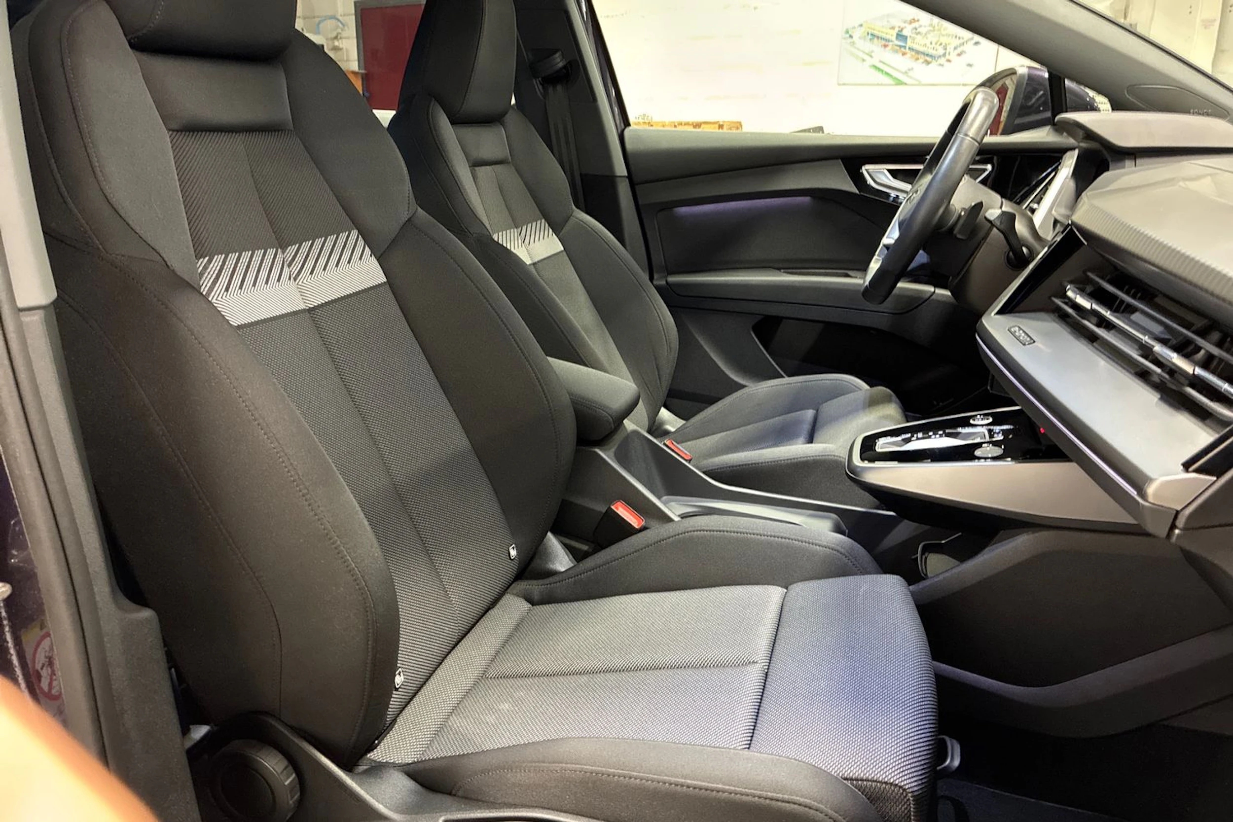 violetti Audi Q4 e-tron 2024 kuva 32.