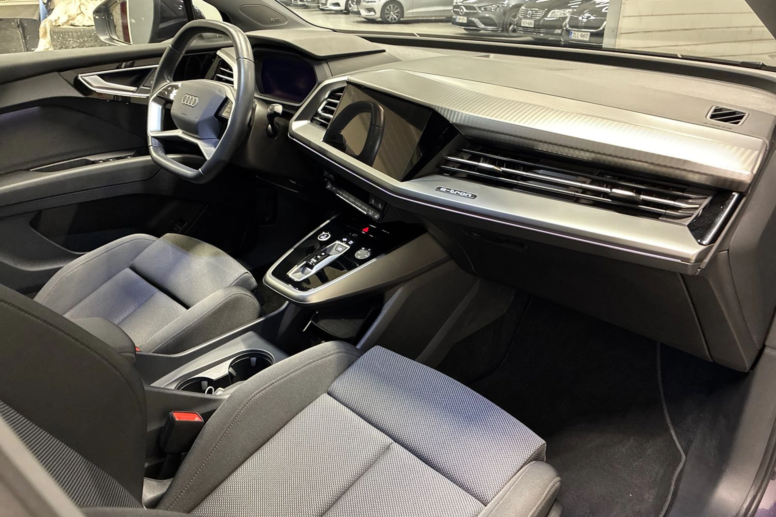 violetti Audi Q4 e-tron 2024 kuva 33.