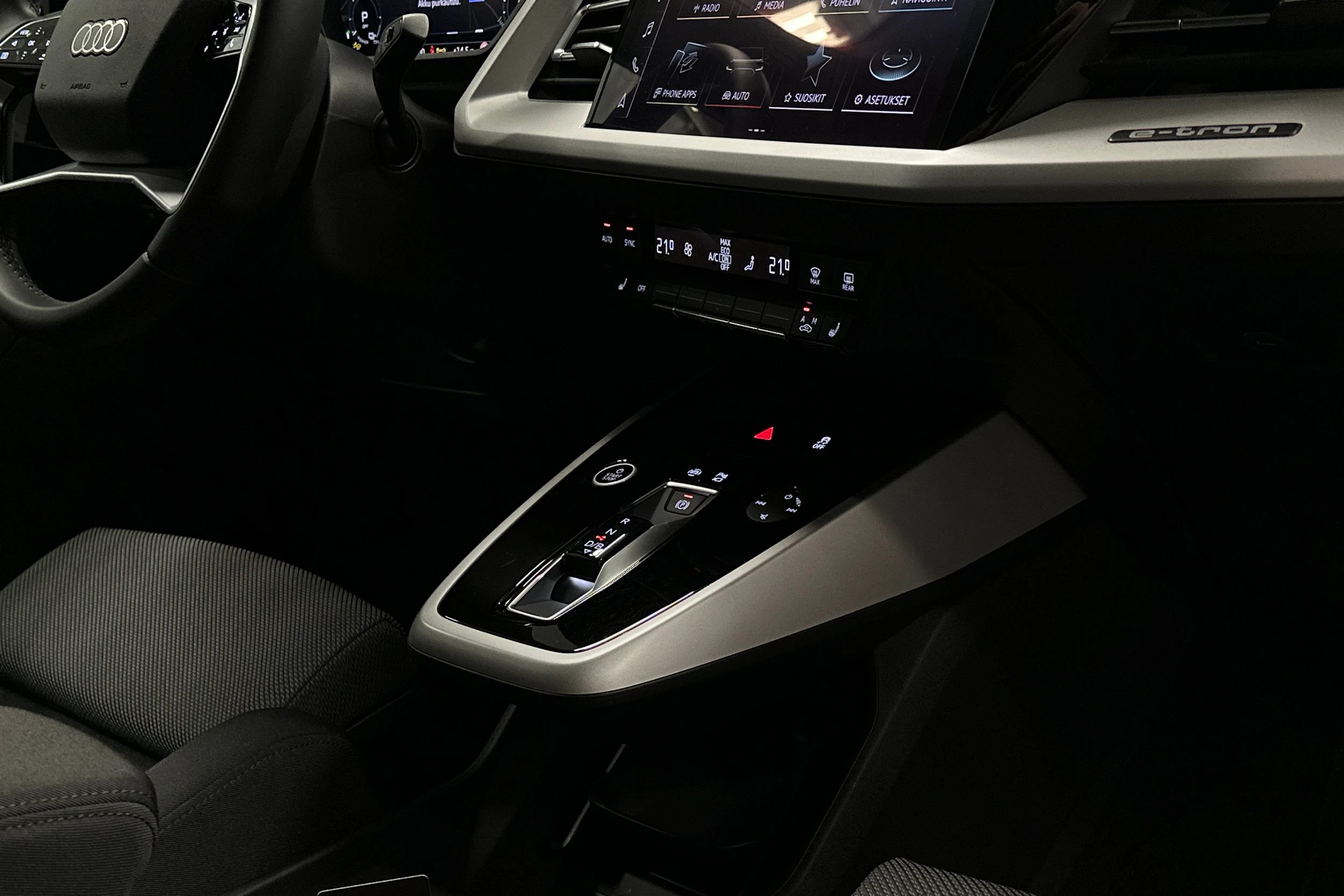 musta Audi Q4 e-tron 2025 kuva 11.