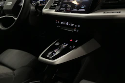 musta Audi Q4 e-tron 2025 kuva 11.