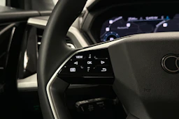 musta Audi Q4 e-tron 2025 kuva 12.