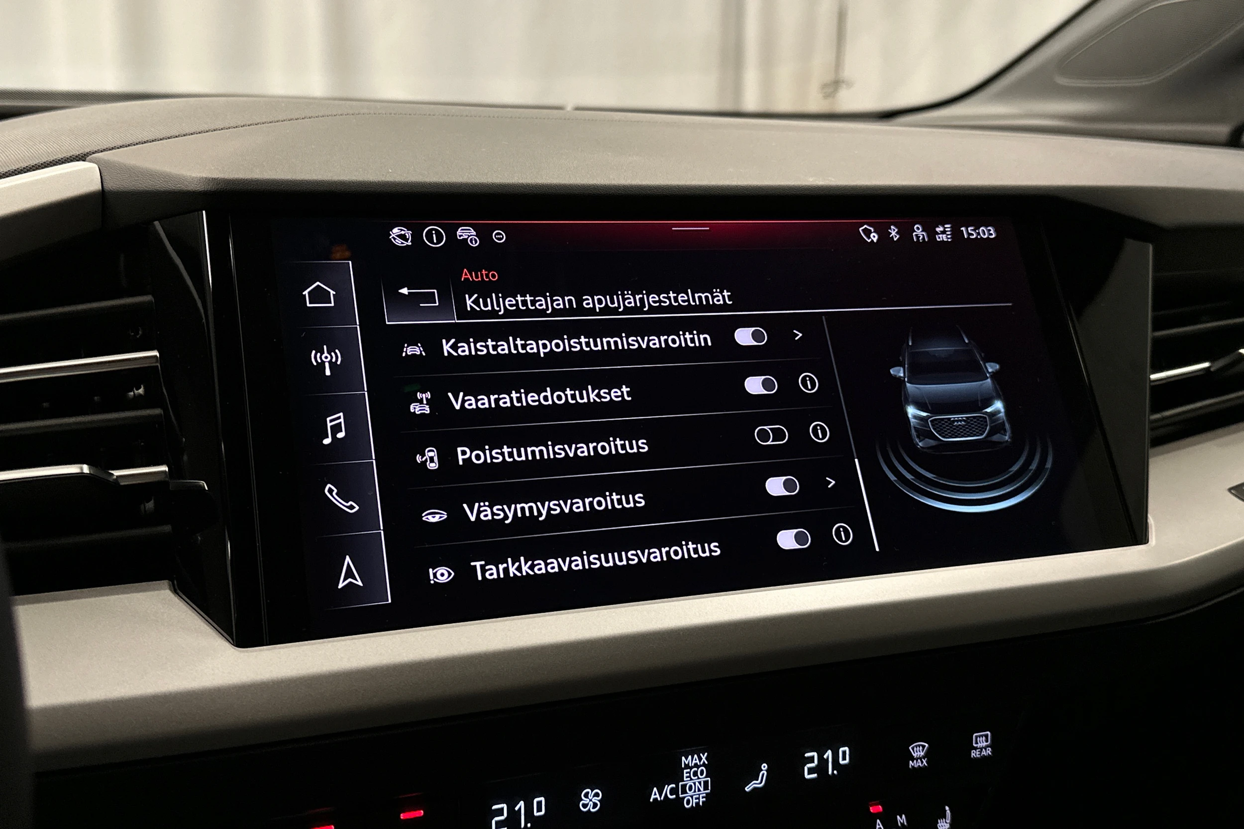 musta Audi Q4 e-tron 2025 kuva 21.