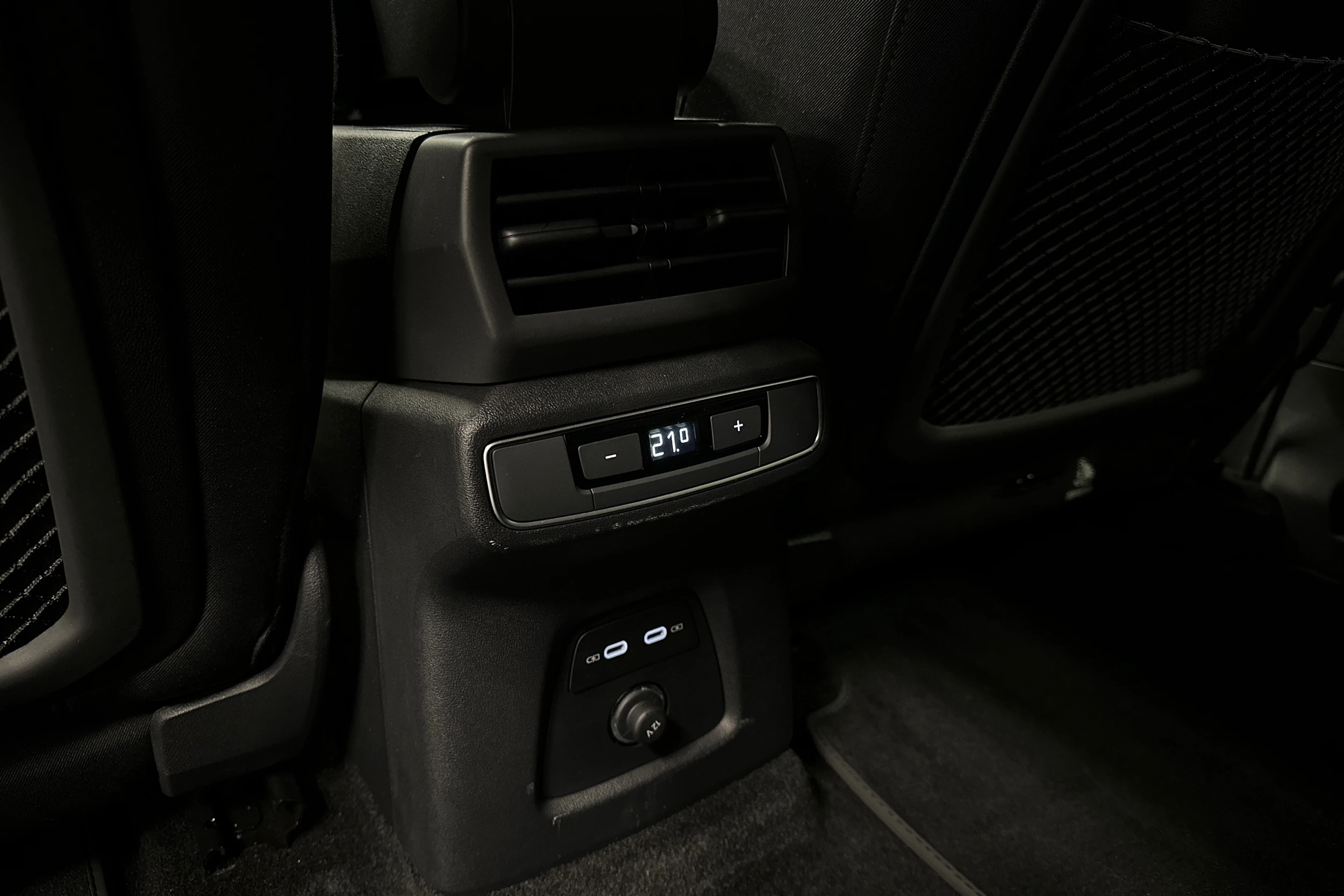 musta Audi Q4 e-tron 2025 kuva 24.