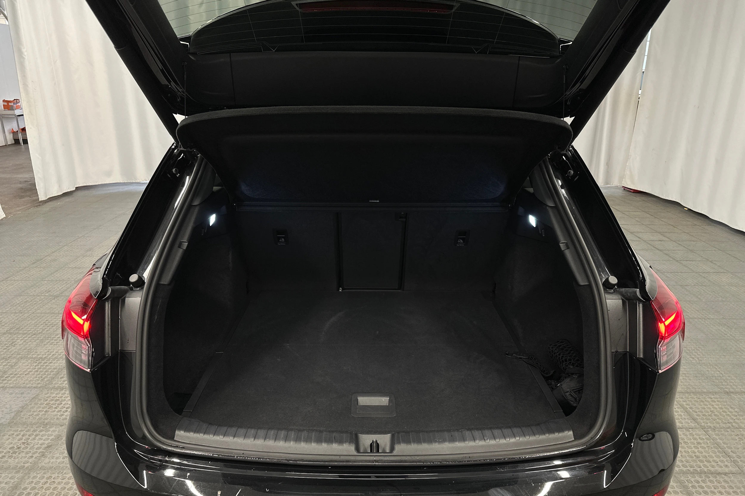 musta Audi Q4 e-tron 2025 kuva 25.