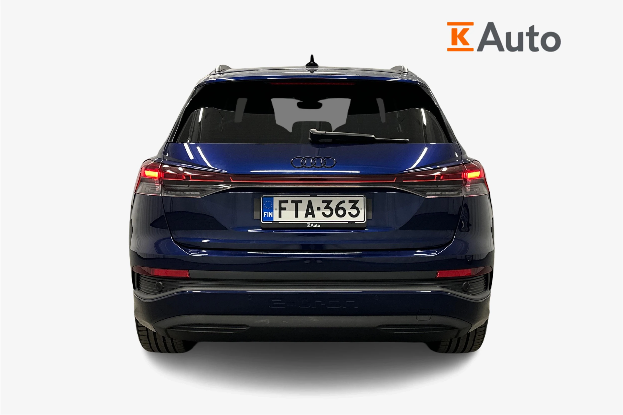 sininen Audi Q4 e-tron 2024 kuva 3.