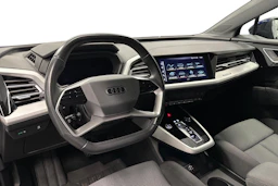 sininen Audi Q4 e-tron 2024 kuva 6.