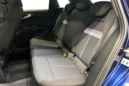 sininen Audi Q4 e-tron 2024 kuva 8.