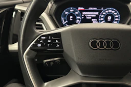 sininen Audi Q4 e-tron 2024 kuva 11.