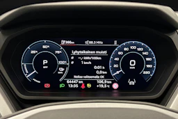 sininen Audi Q4 e-tron 2024 kuva 13.