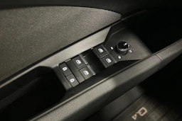 sininen Audi Q4 e-tron 2024 kuva 15.