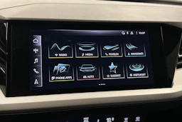 sininen Audi Q4 e-tron 2024 kuva 17.