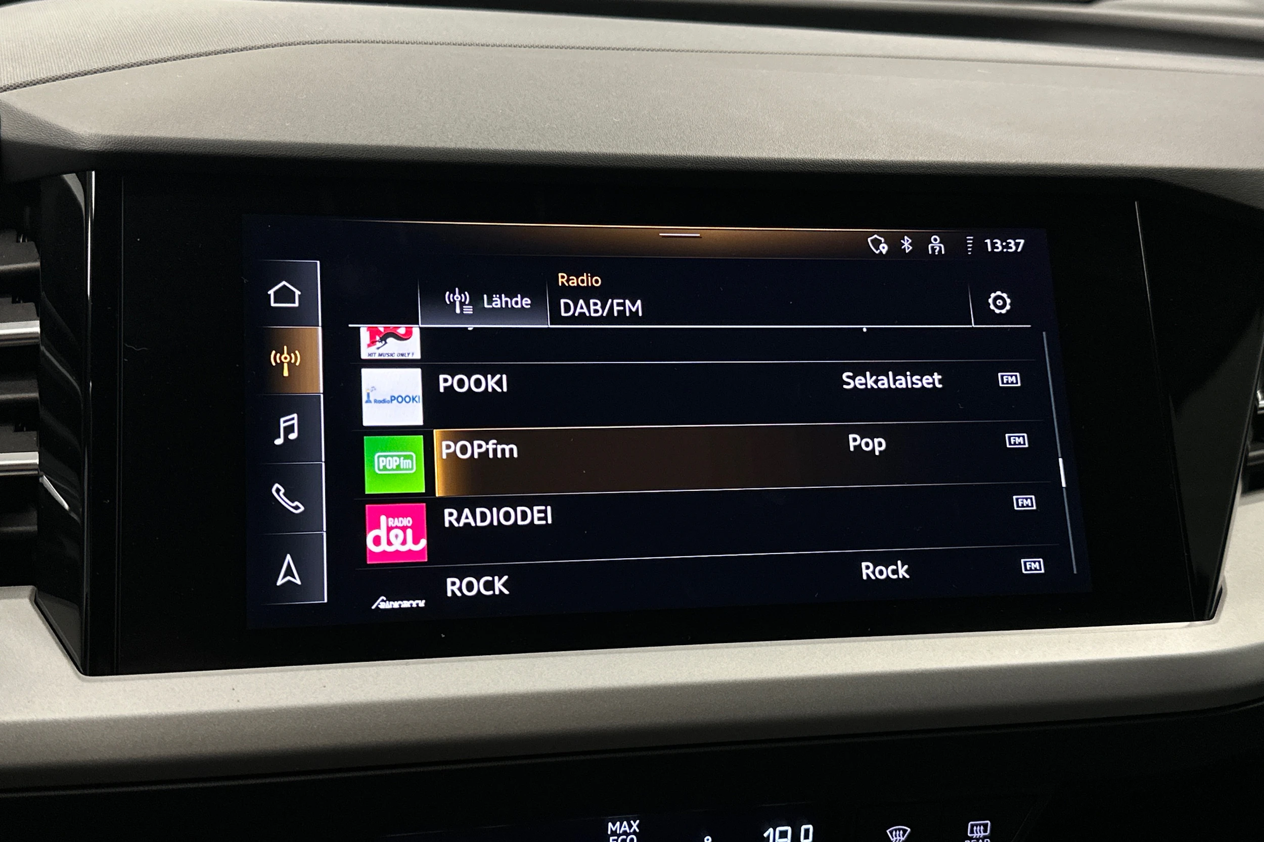 sininen Audi Q4 e-tron 2024 kuva 19.