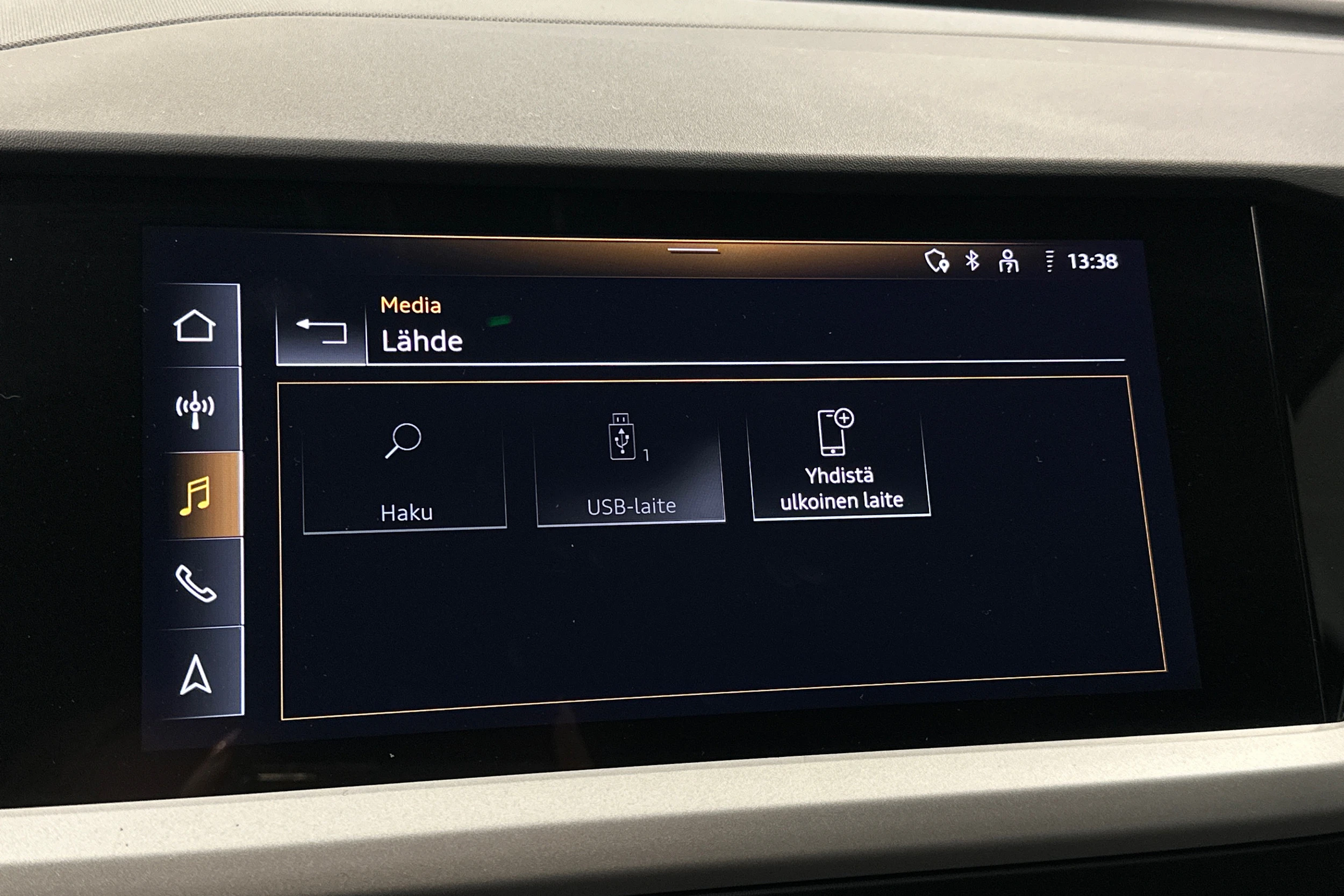 sininen Audi Q4 e-tron 2024 kuva 20.