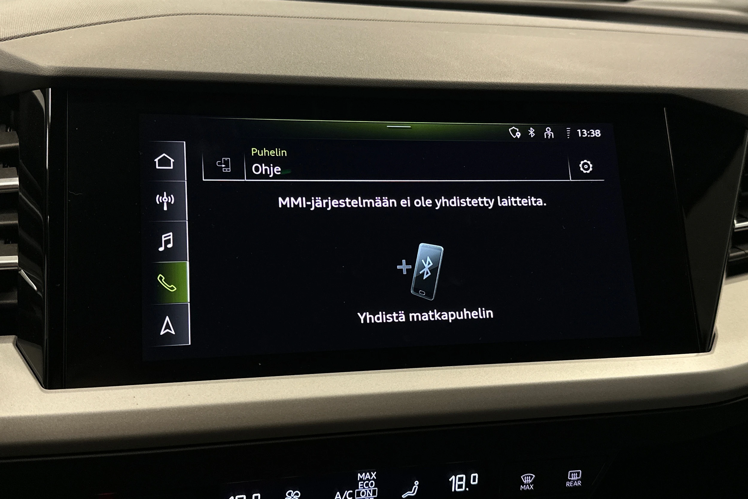 sininen Audi Q4 e-tron 2024 kuva 21.