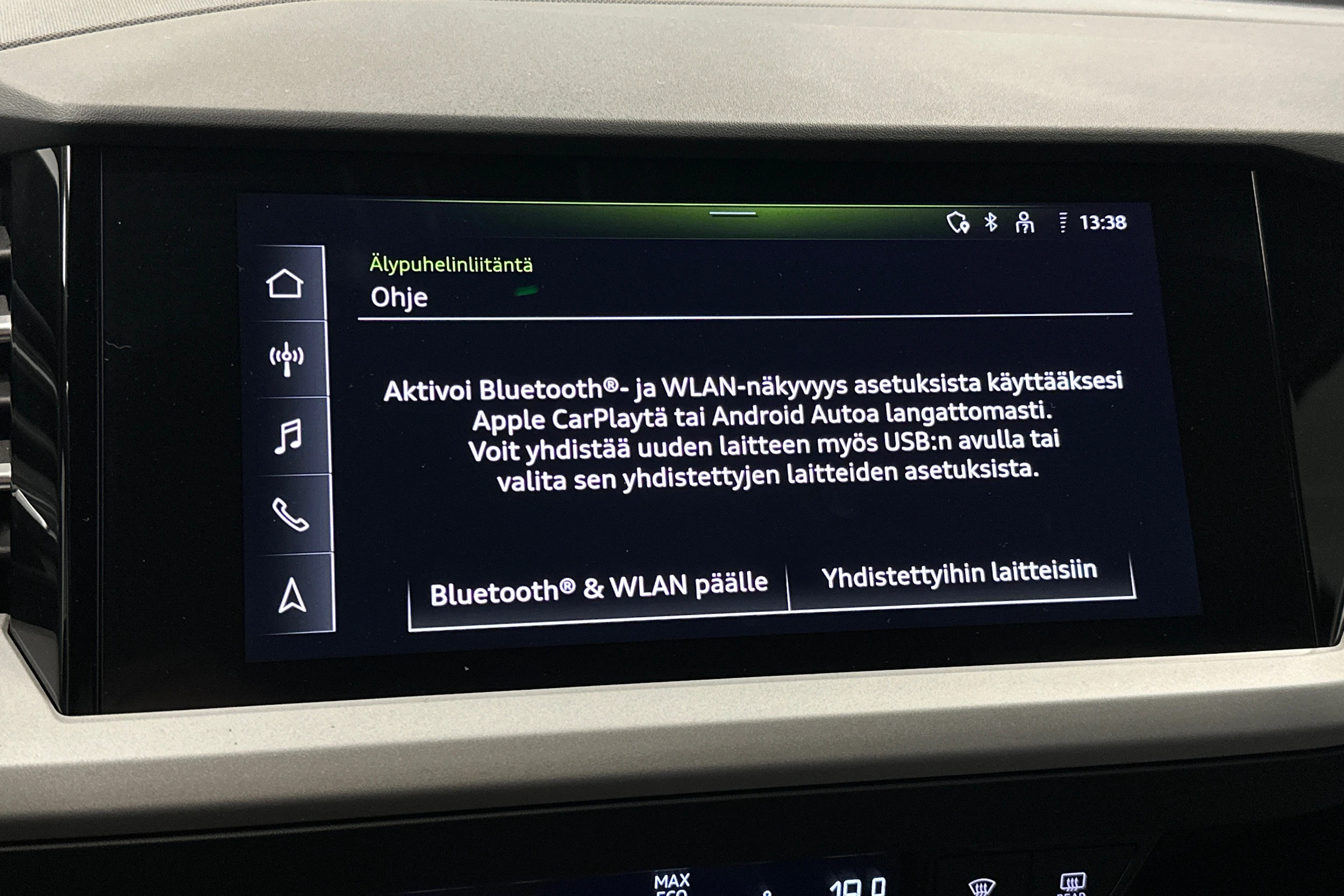 sininen Audi Q4 e-tron 2024 kuva 22.