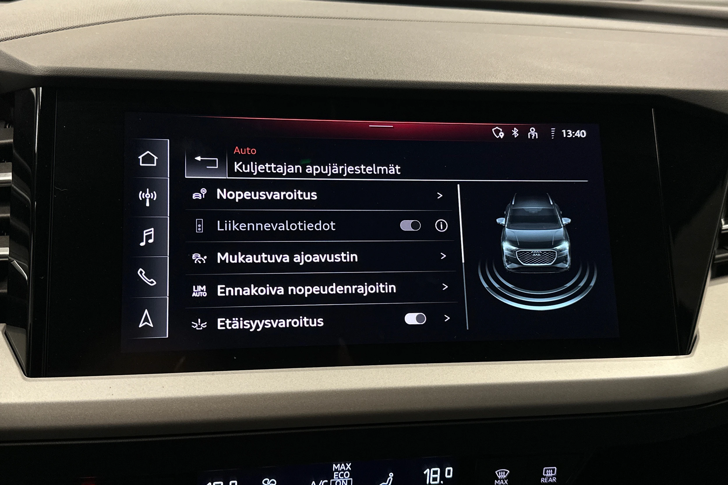 sininen Audi Q4 e-tron 2024 kuva 26.