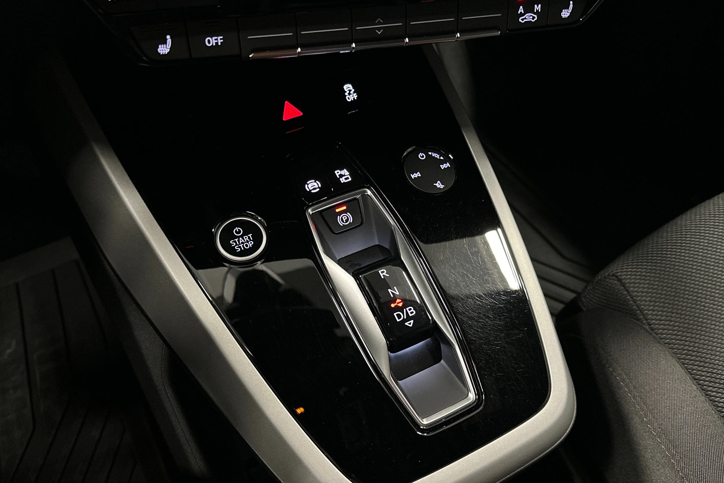 sininen Audi Q4 e-tron 2024 kuva 30.