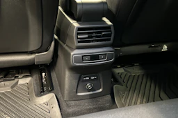 sininen Audi Q4 e-tron 2024 kuva 33.