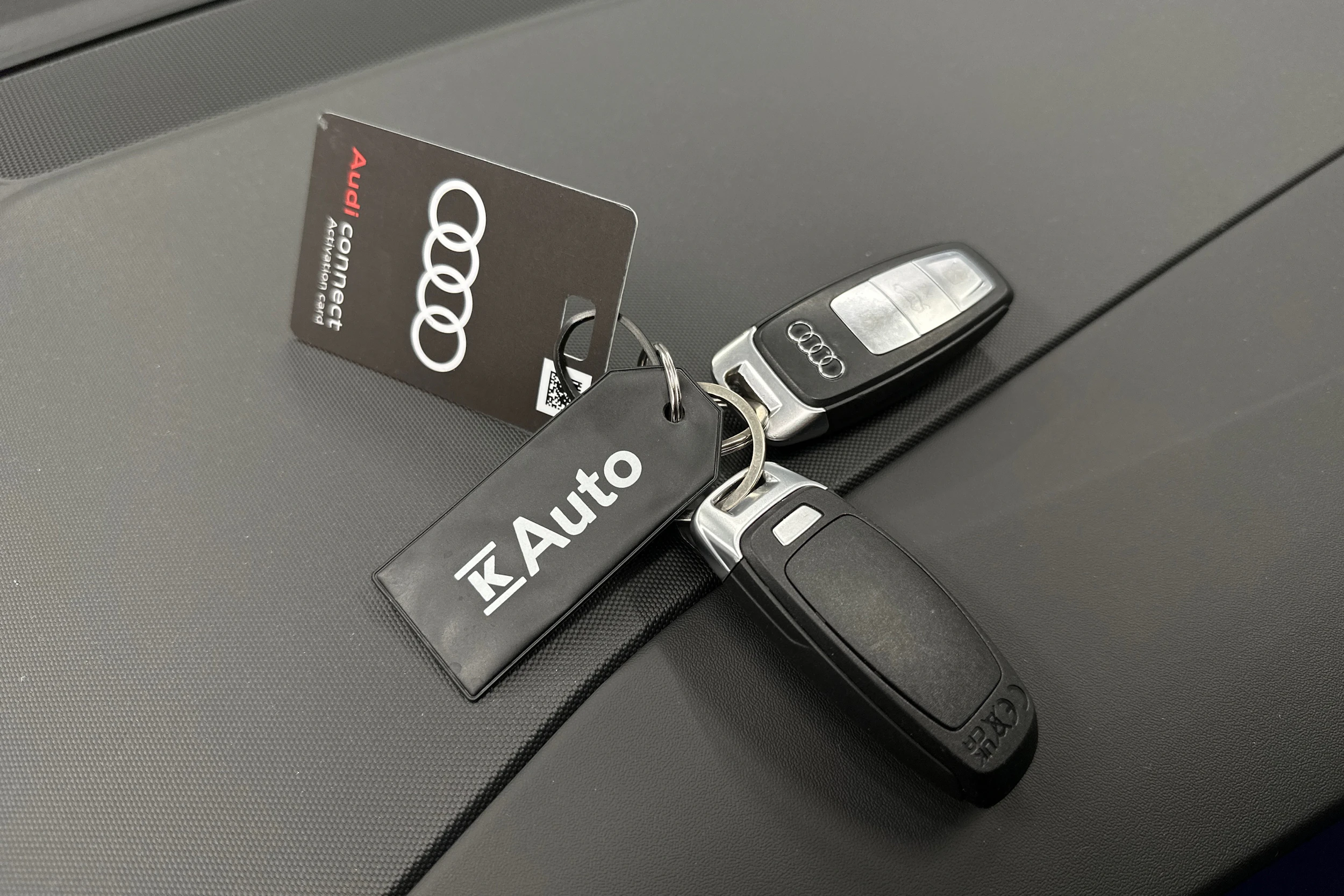 sininen Audi Q4 e-tron 2024 kuva 40.