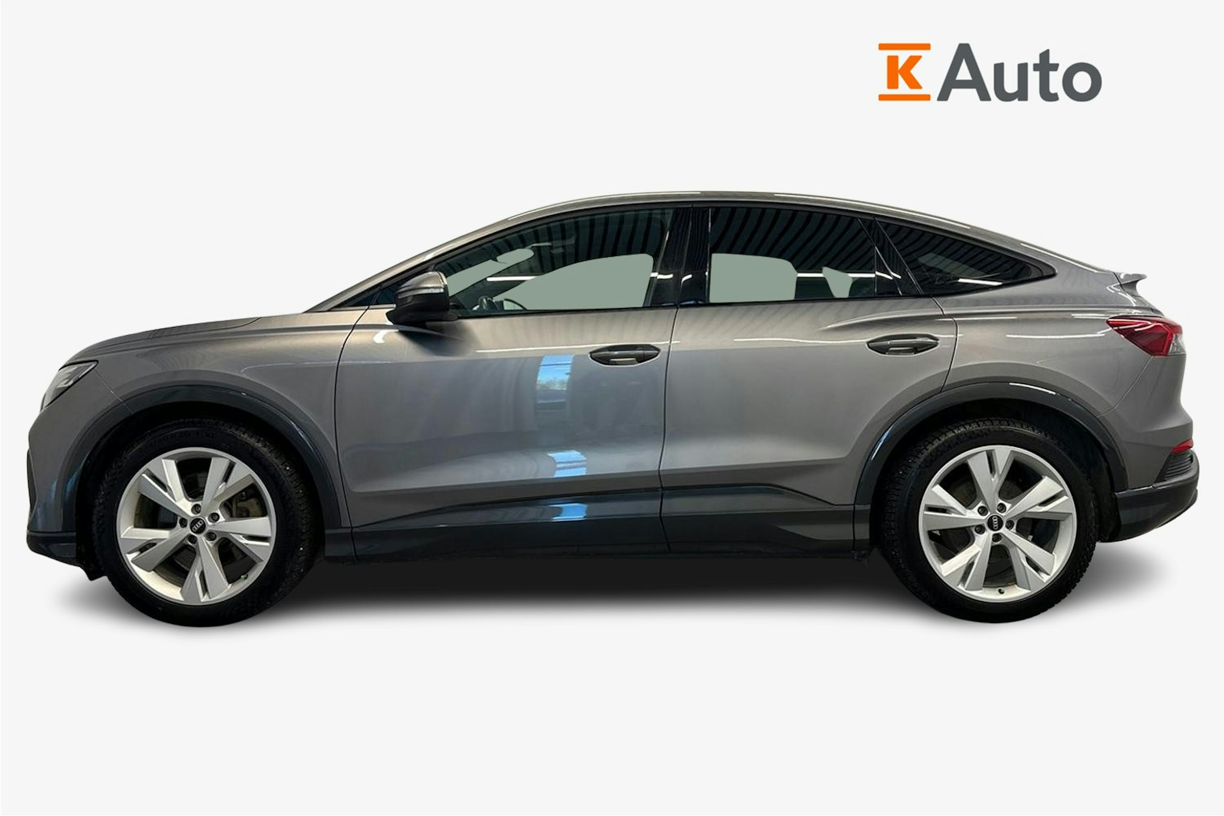Harmaa Audi Q4 e-tron 2024 kuva 6.