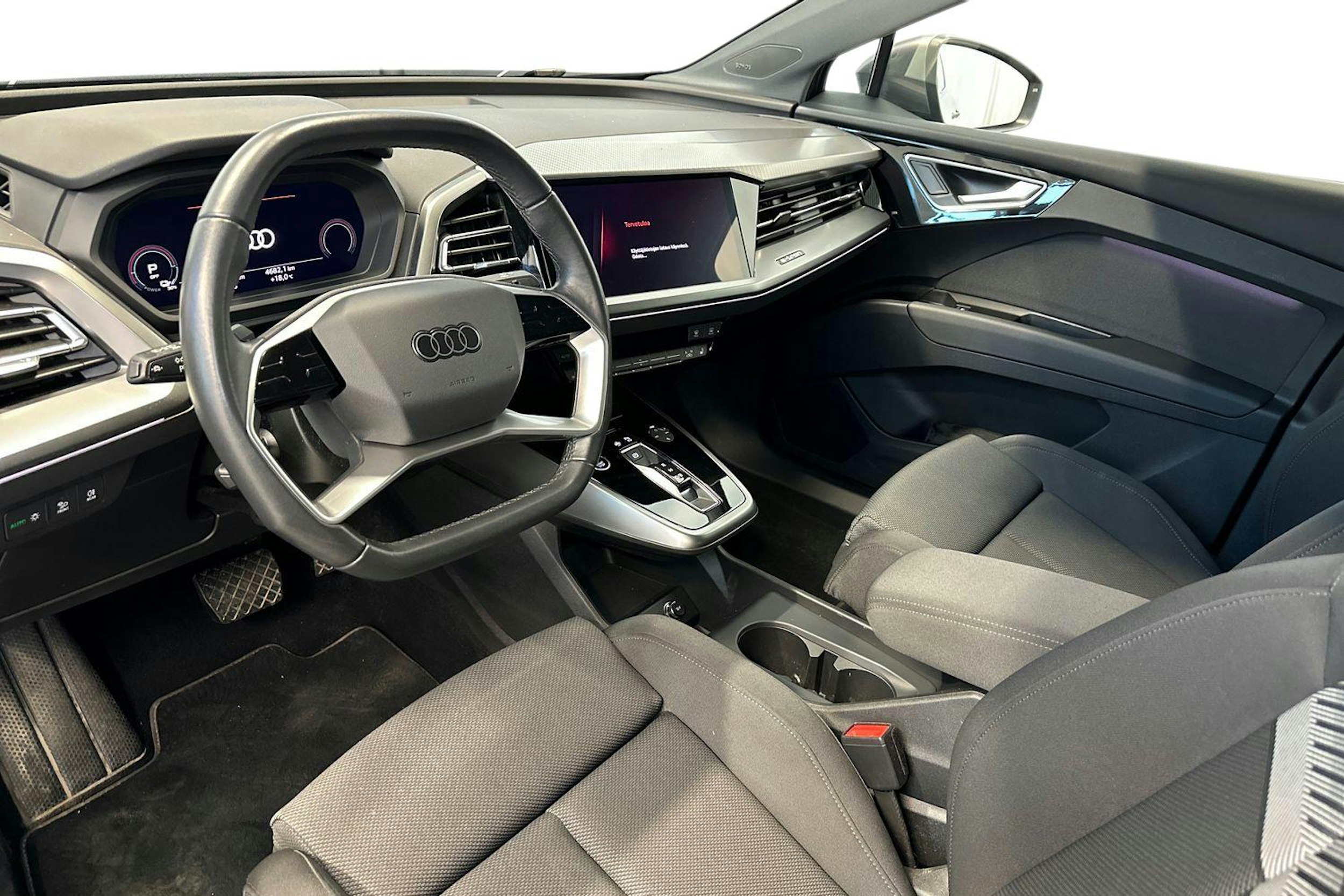 Harmaa Audi Q4 e-tron 2024 kuva 7.