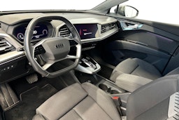 Harmaa Audi Q4 e-tron 2024 kuva 7.