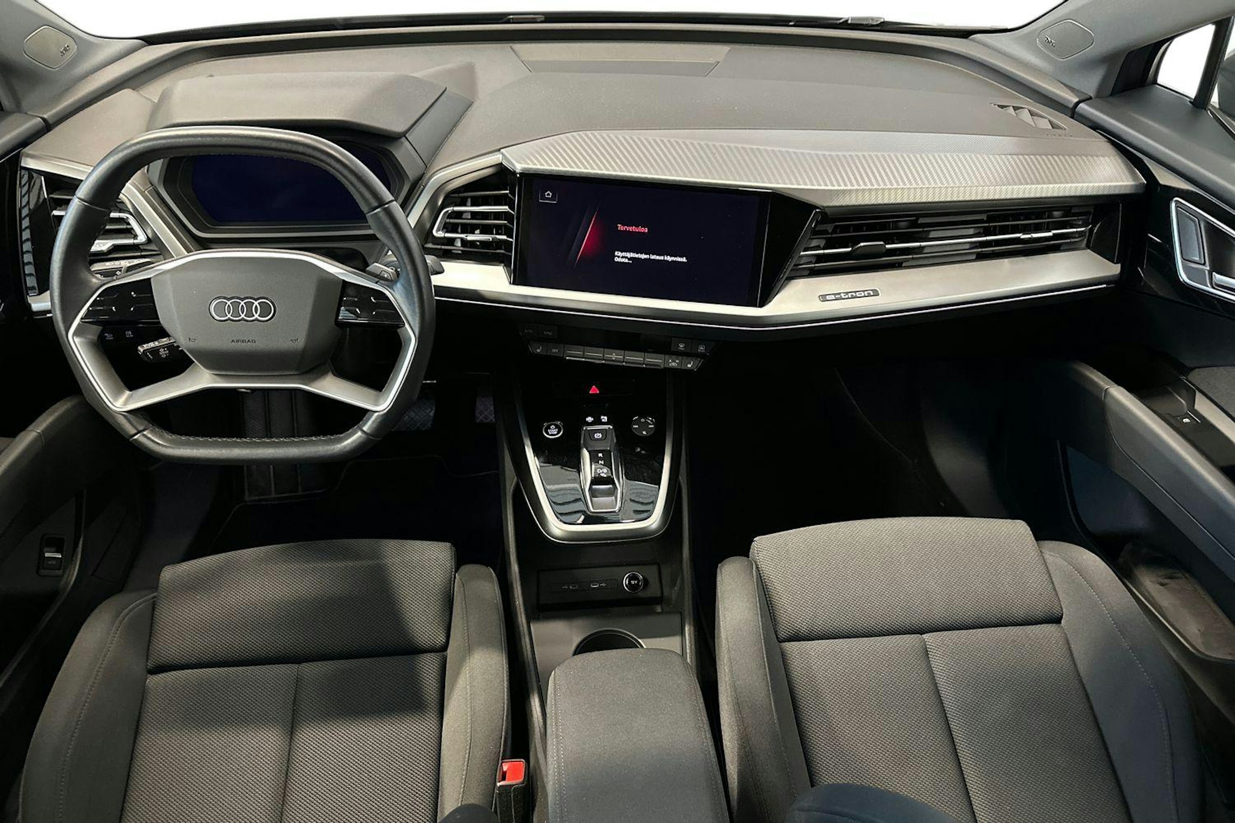 Harmaa Audi Q4 e-tron 2024 kuva 9.