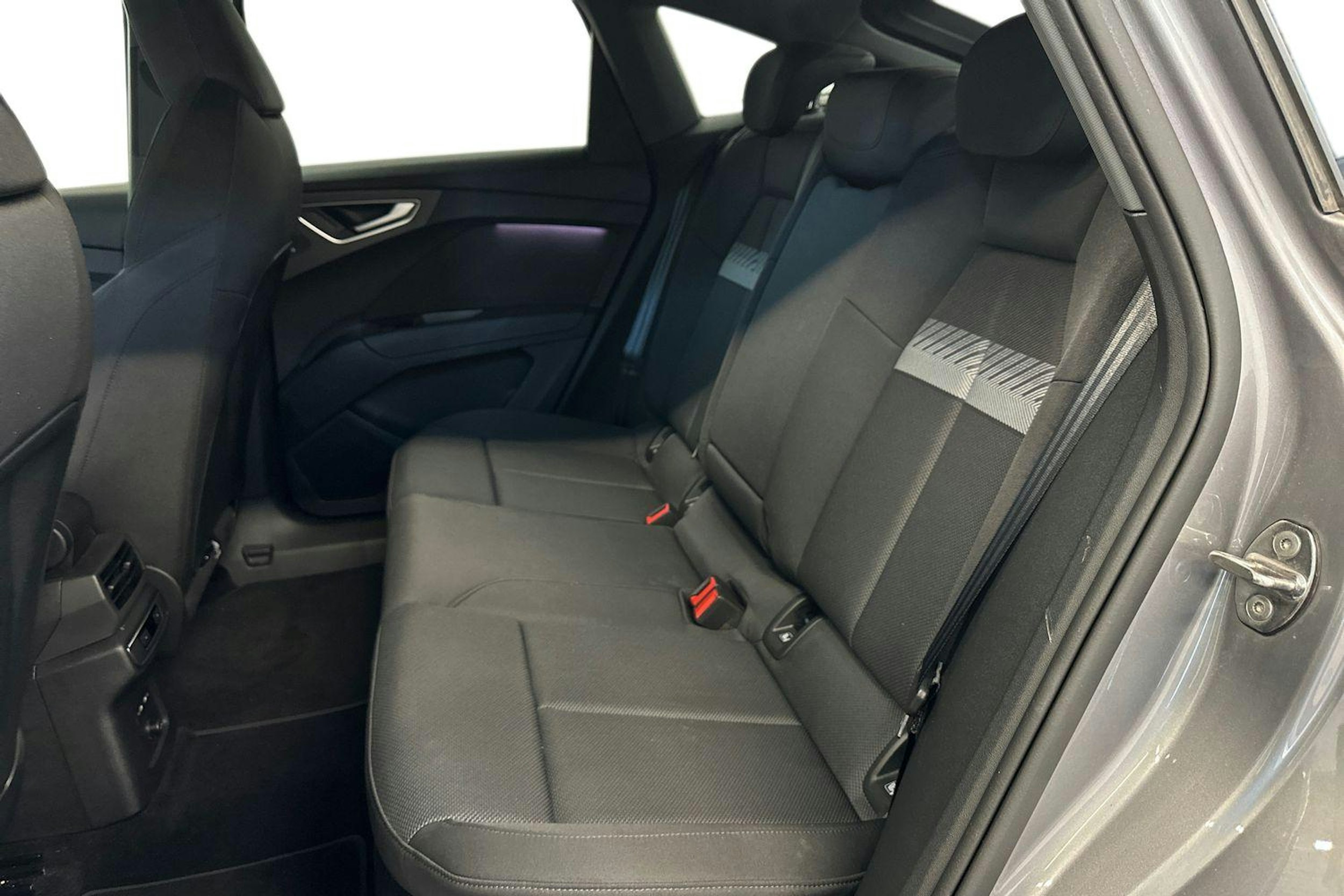 Harmaa Audi Q4 e-tron 2024 kuva 10.