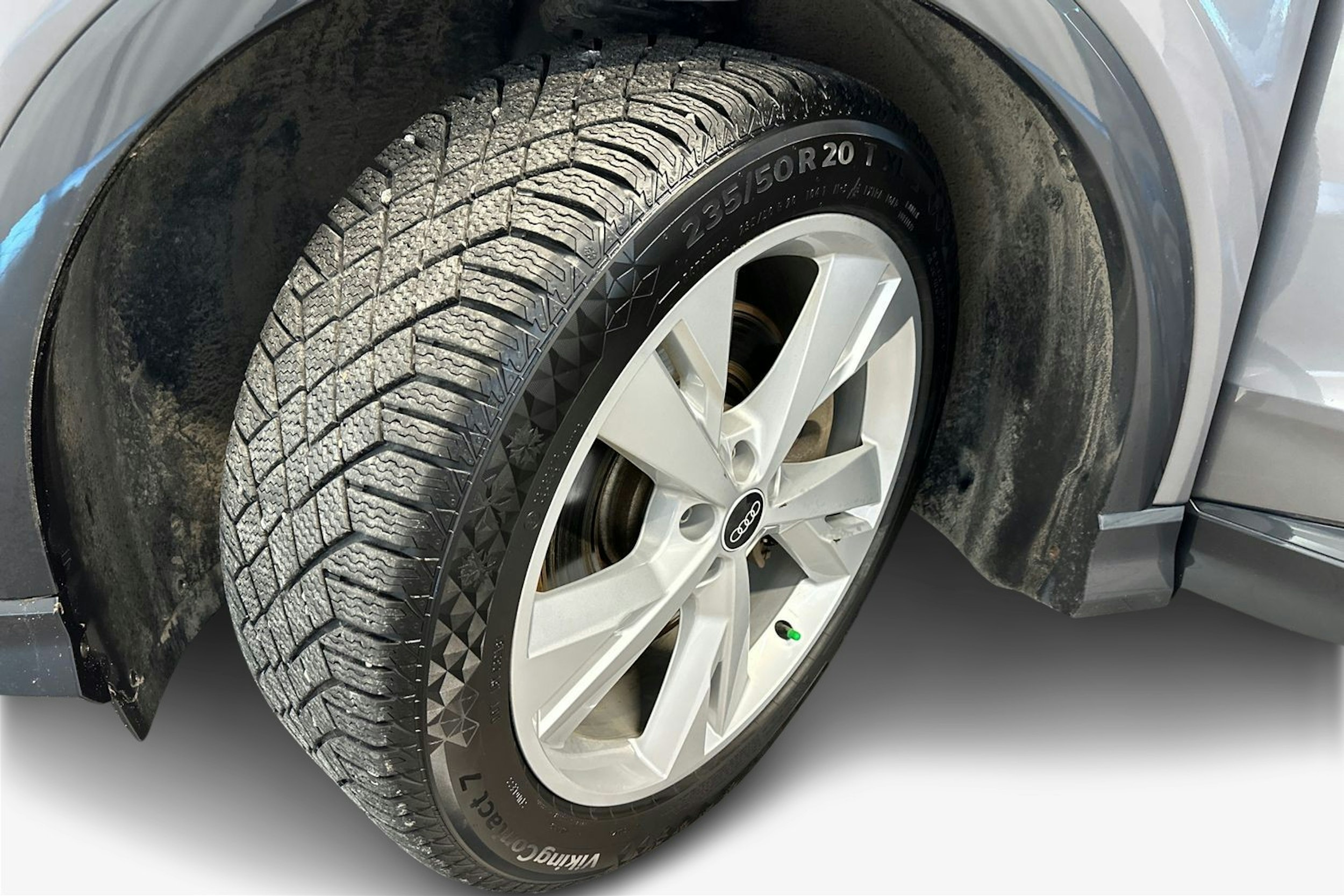 Harmaa Audi Q4 e-tron 2024 kuva 11.