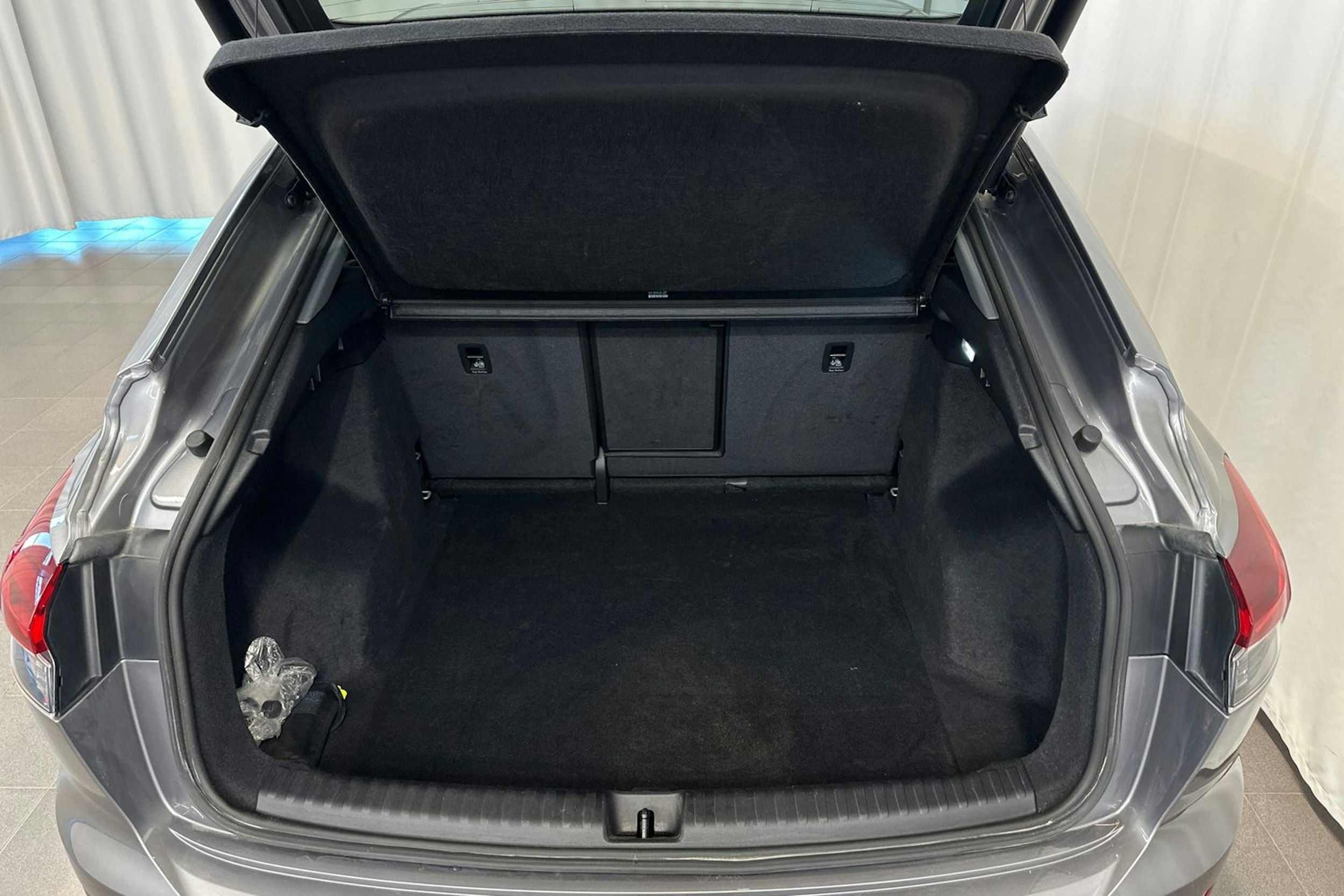 Harmaa Audi Q4 e-tron 2024 kuva 14.