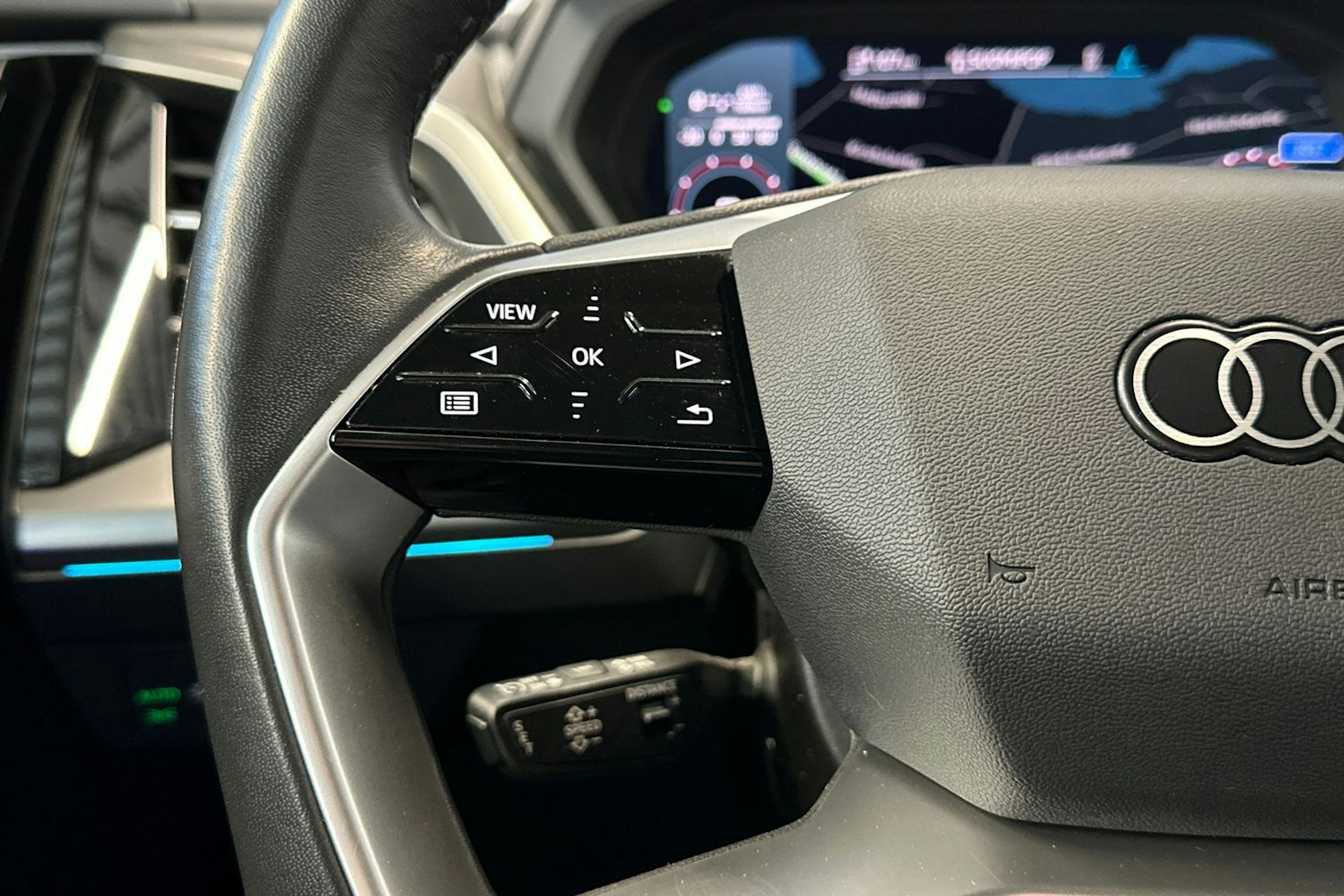 Harmaa Audi Q4 e-tron 2024 kuva 16.