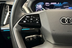 Harmaa Audi Q4 e-tron 2024 kuva 16.