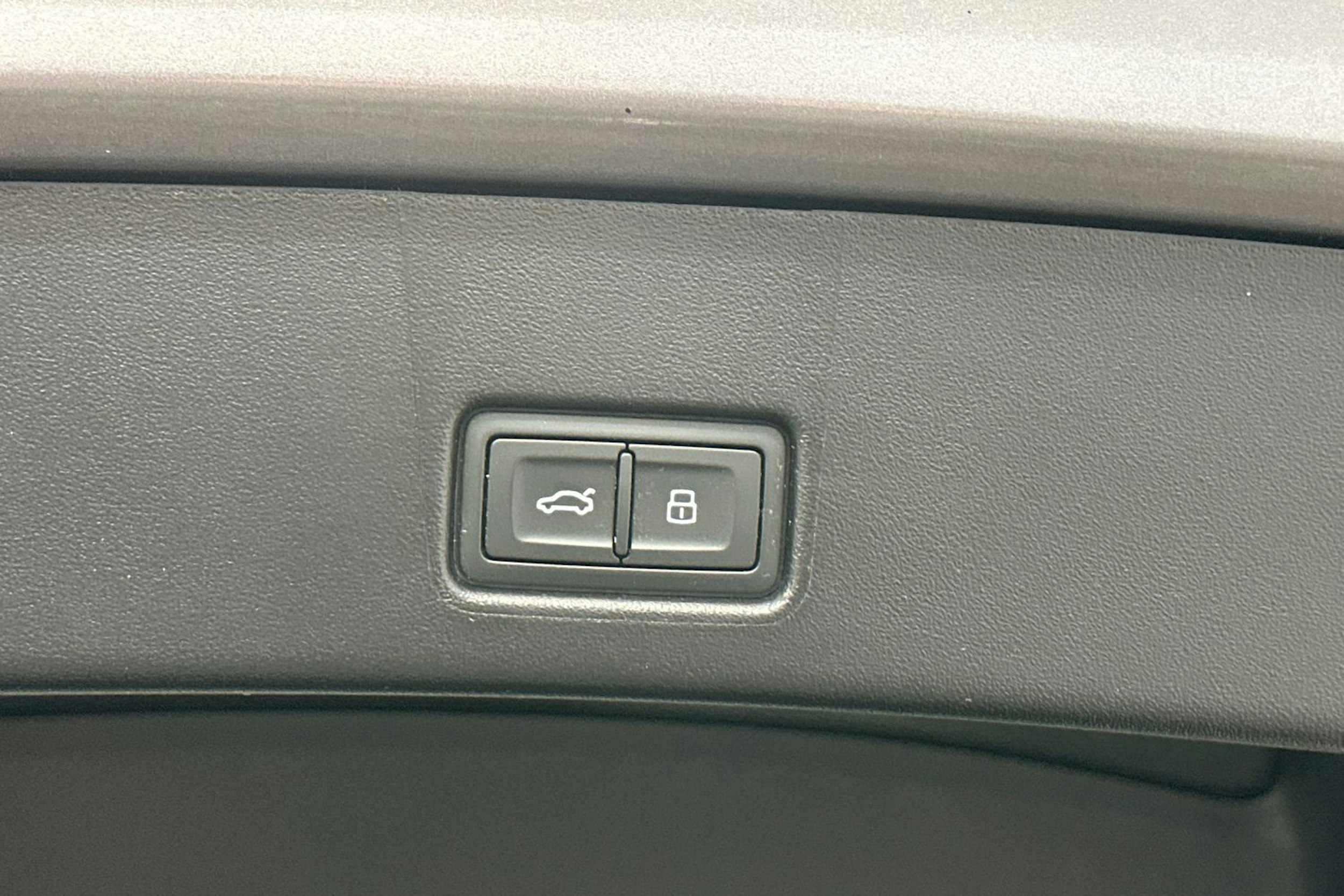 Harmaa Audi Q4 e-tron 2024 kuva 22.