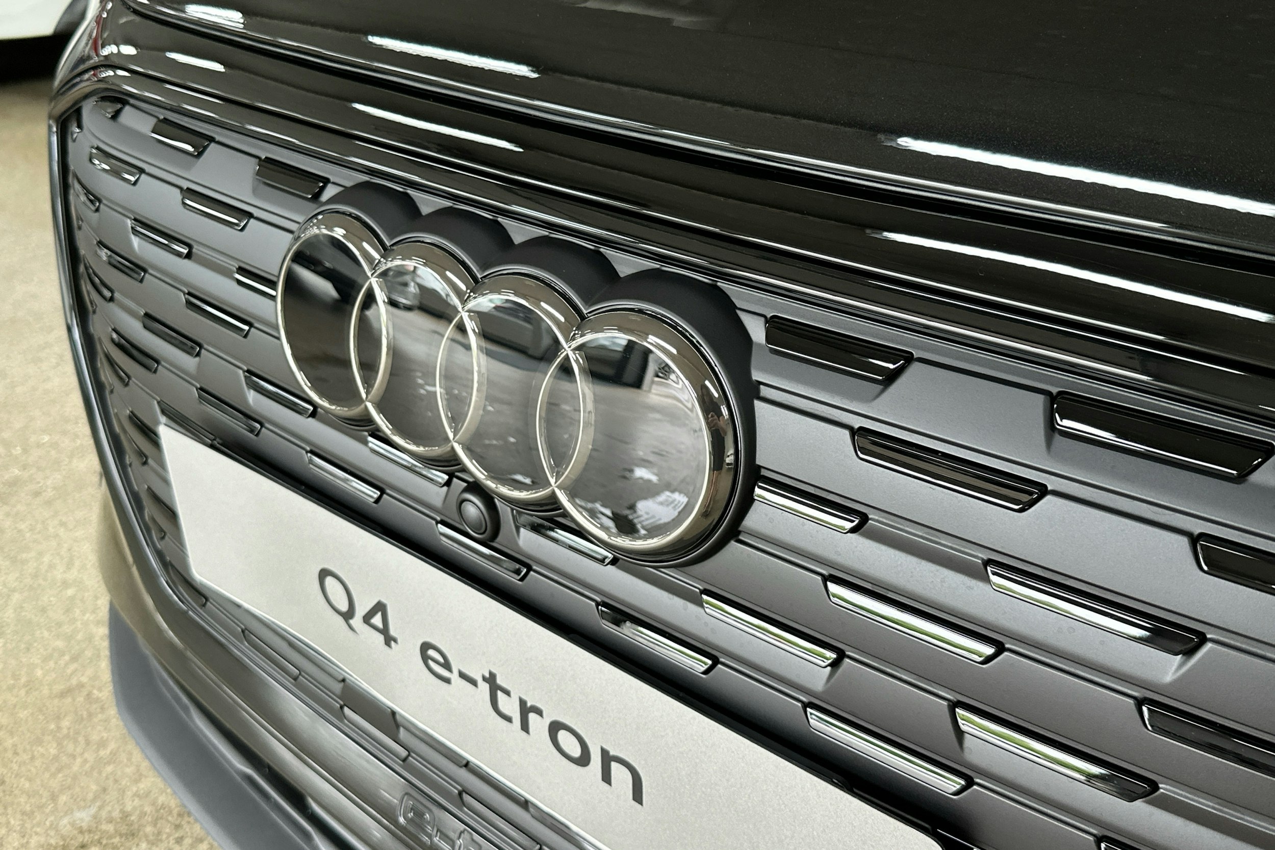 met. musta Audi Q4 e-tron 2025 kuva 29.