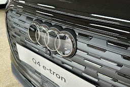 met. musta Audi Q4 e-tron 2025 kuva 29.