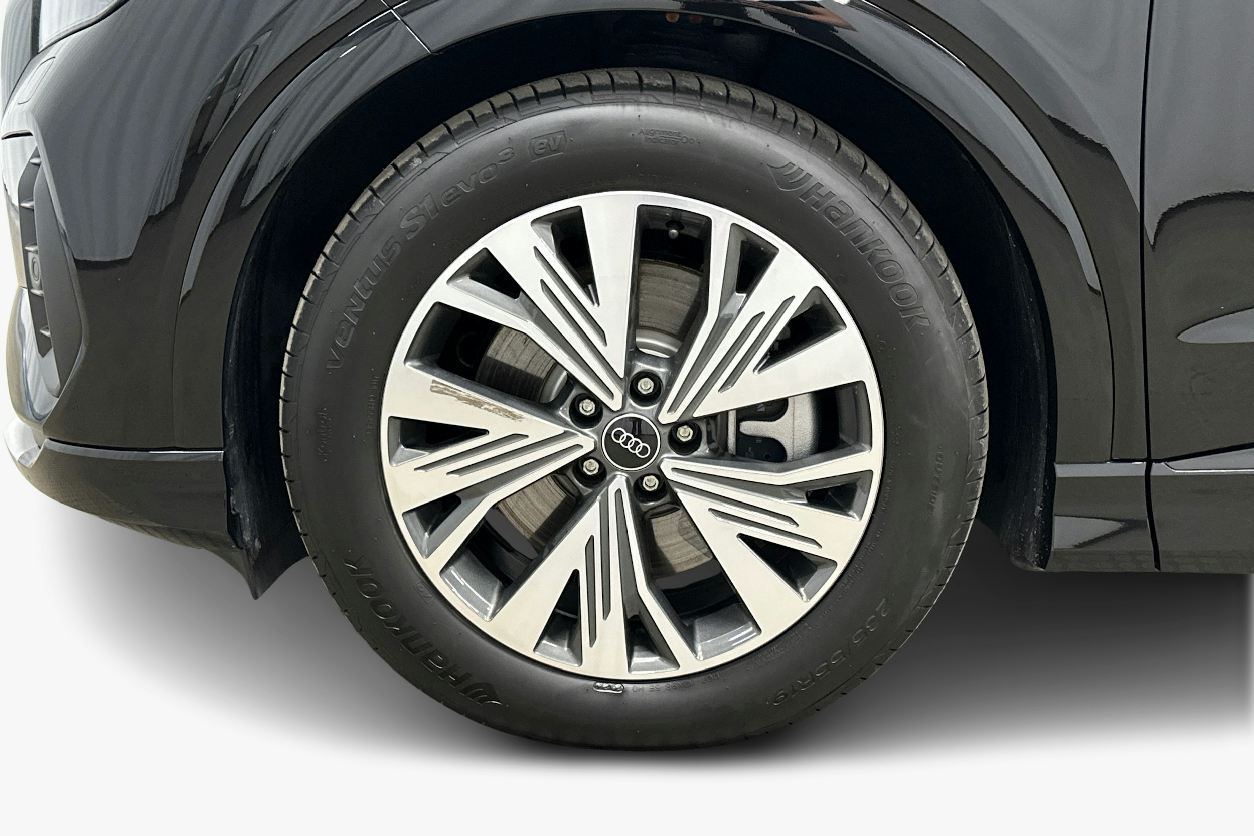musta Audi Q4 e-tron 2024 kuva 11.