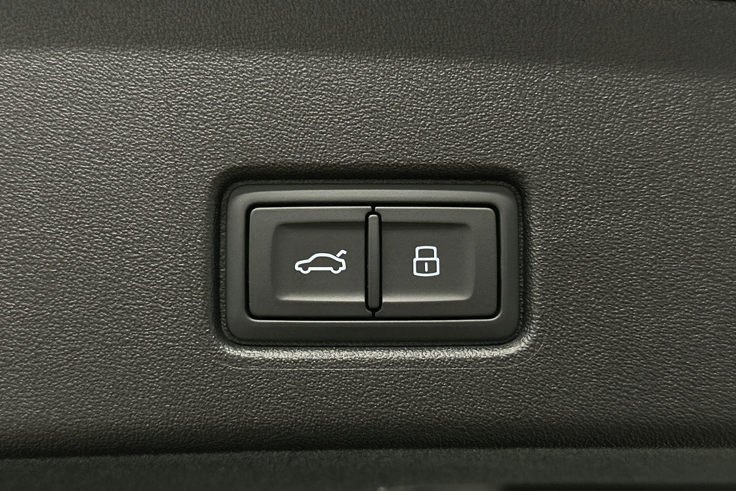 musta Audi Q4 e-tron 2024 kuva 14.