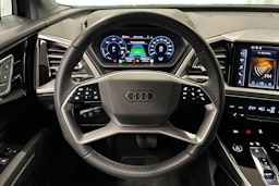 musta Audi Q4 e-tron 2024 kuva 16.